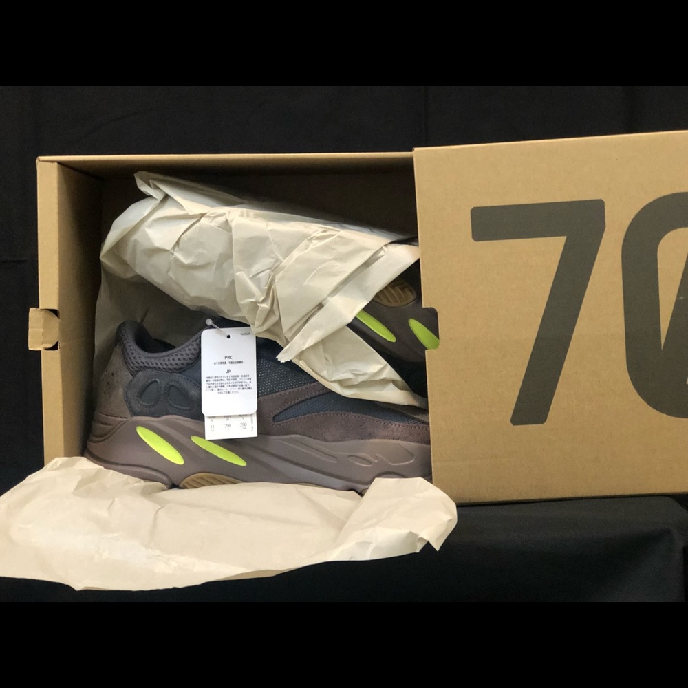 ADIDAS Yeezy 700 “Muave” BRAND NEW - Picture 3 of 8
